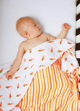 ORGANIC SNUG BLANKET - CARROTS